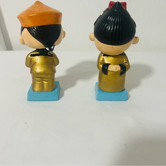 Vintage Let's Kiss Magnetic Kissing Bobblehead Coin Bank Dolls Ceramic - Picture 3 of 7